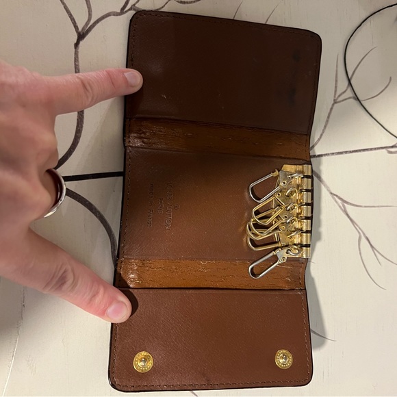Louis Vuitton key holder/ wallet (authentic) - Picture 4 of 4
